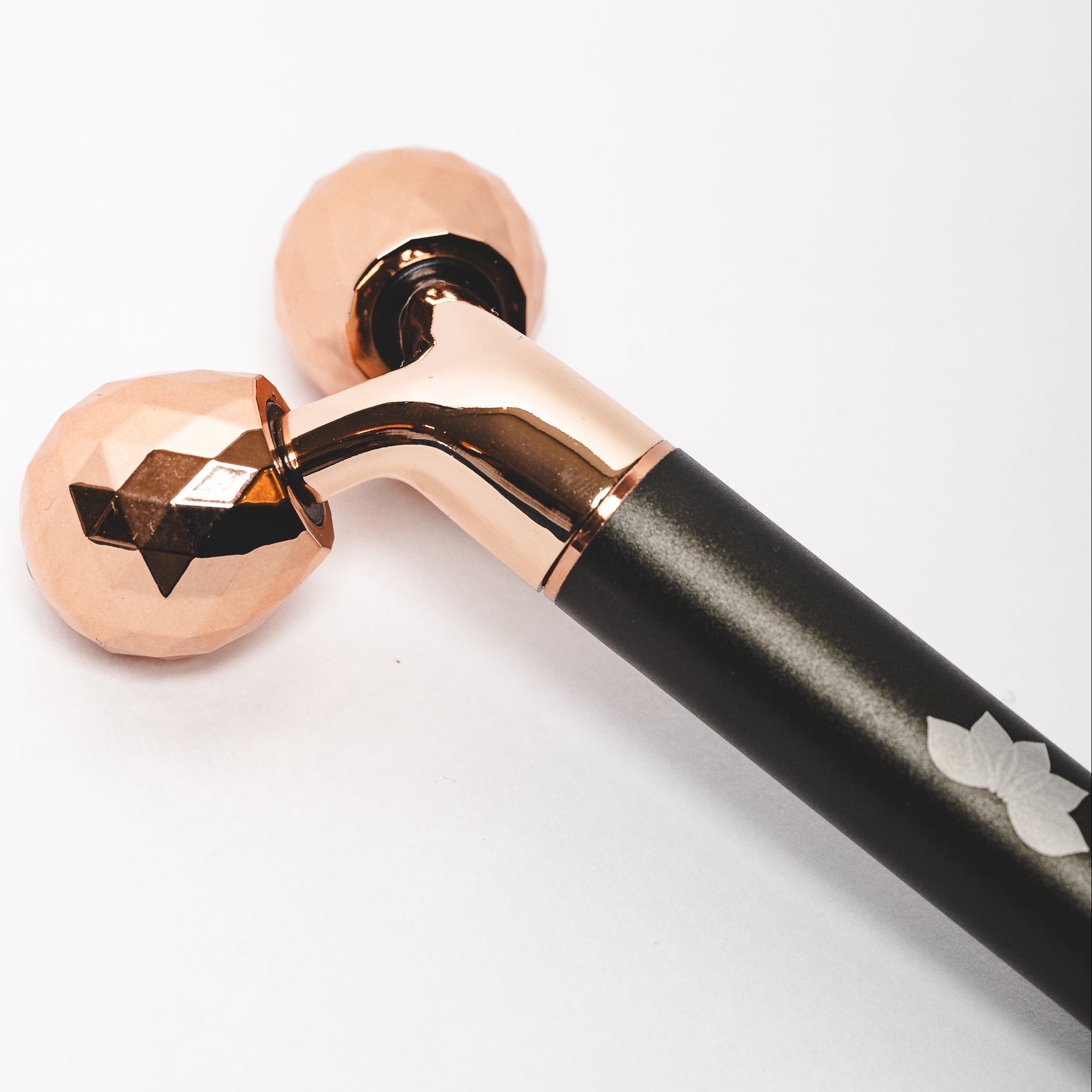 Roller Facial con Vibrador de Cuarzo Rosa